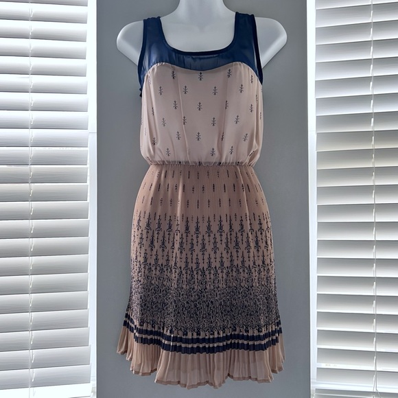 Solemio French Print Pleated Dress - Picture 2 of 4